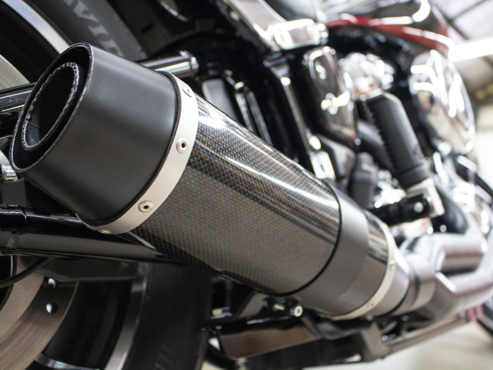 Bob Cat 2-into-1 Exhaust - Black with Carbon Fibre Sleeve Muffler. Fits Softail 2018-2024 Non-240 Tyre Models - Image 2