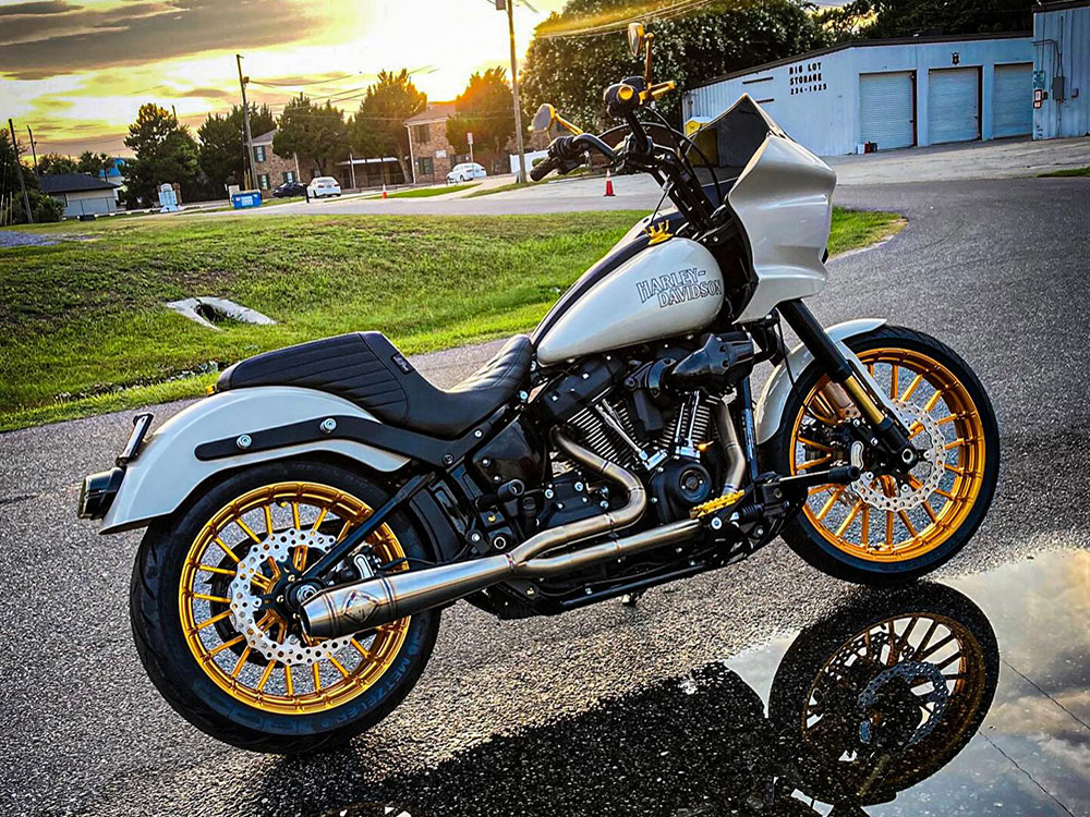 2-into-1 Elsinore Mid Length Exhaust - Stainless Steel. Fits Softail 2018up Non-240 Rear Tyre Models