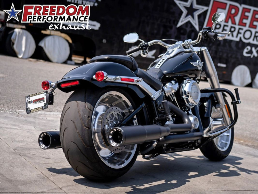 4.5in. Two-Step True Dual Exhaust - Black with Contrast Cut Black End Caps. Fits Softail Breakout & Fatboy 2018up with 240 Tyre. FREEDOM PERFORMANCE EXHAUST - Image 3