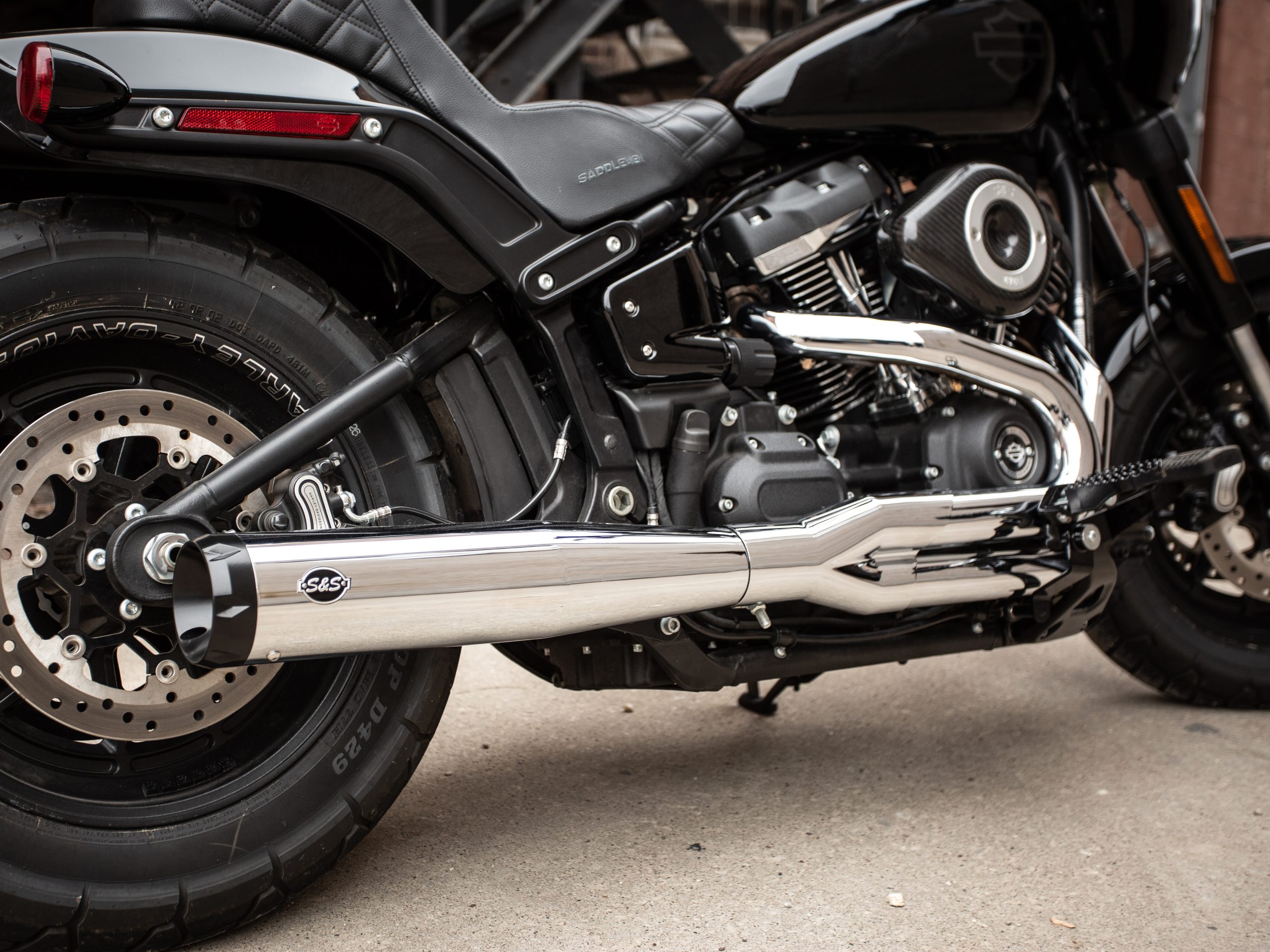 2-into-1 SuperStreet Exhaust - Chrome with Black End Cap. Fits Softail 2018-2024 Non-240 Rear Tyre Models. S&S - Image 2