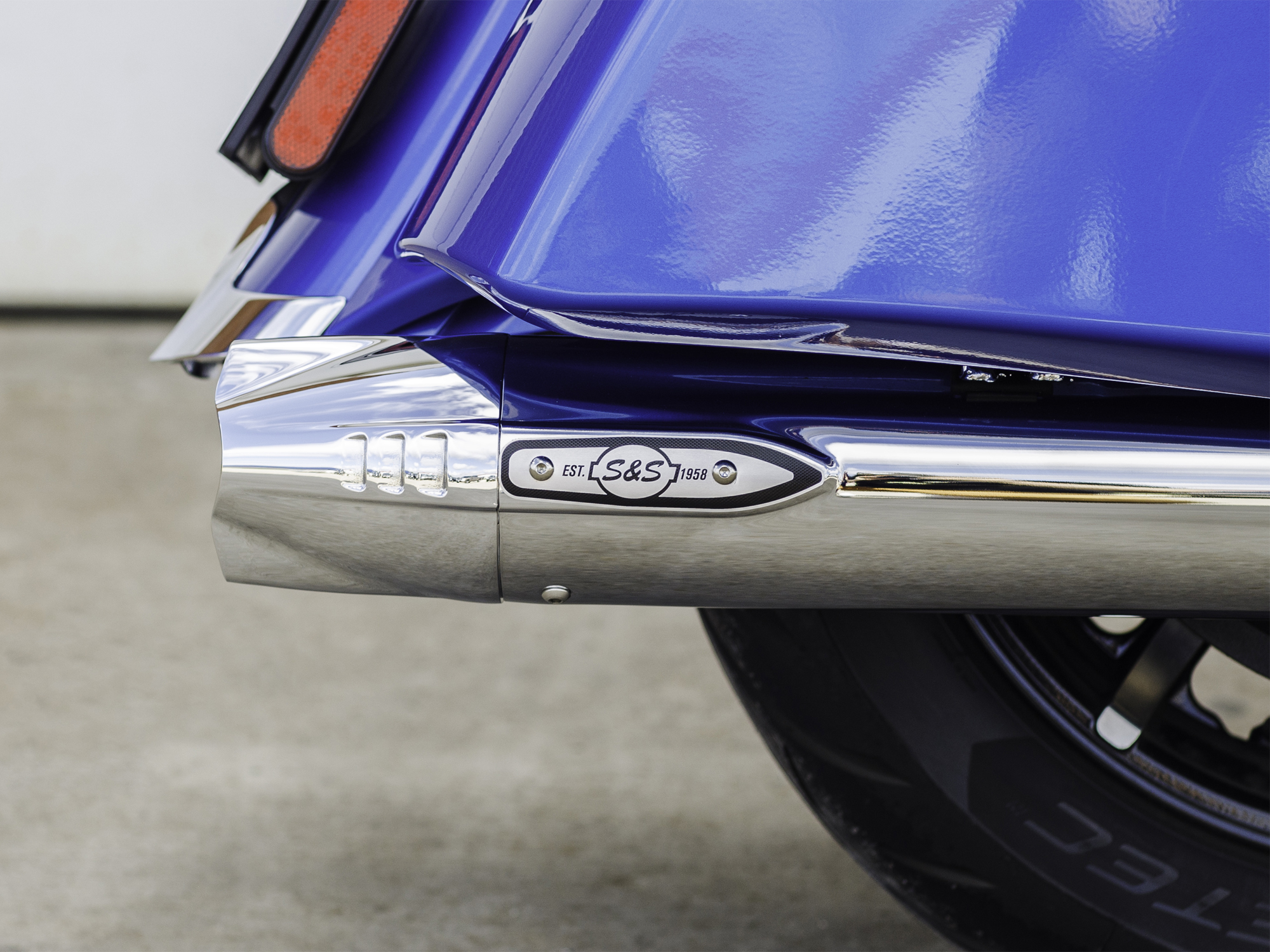 Fishtail 4in. Slip-On Mufflers - Chrome with Chrome End Caps. Fits Indian Big Twin 2014up with Hard Saddle Bags. S&S - Image 3