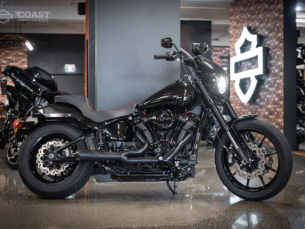 Comp-S 2-into-1 Exhaust - Black with Carbon Fiber End Cap. Fits Softail 2018up with Non-240 Rear Tyre TWO BROTHERS RACING EXHAUST - Image 4