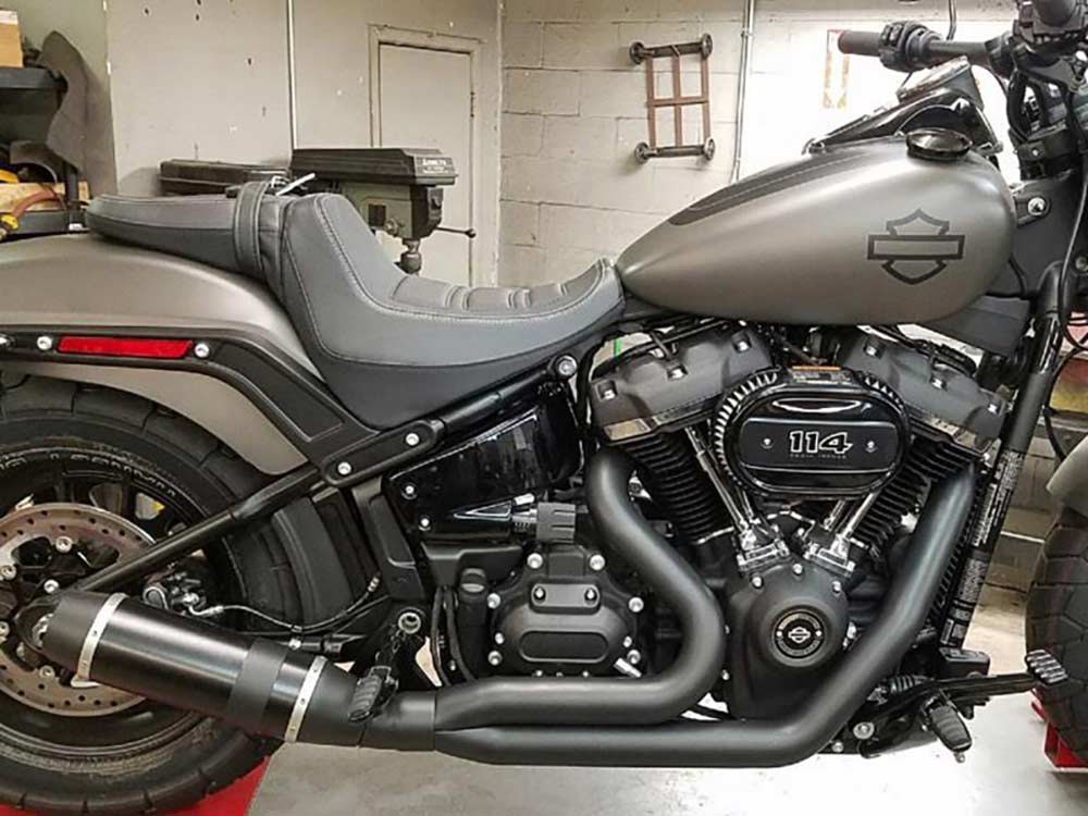Bob Cat 2-into-1 Exhaust - Black with Carbon Fibre Sleeve Muffler. Fits Softail 2018-2024 Non-240 Tyre Models D&D EXHAUST - Image 3