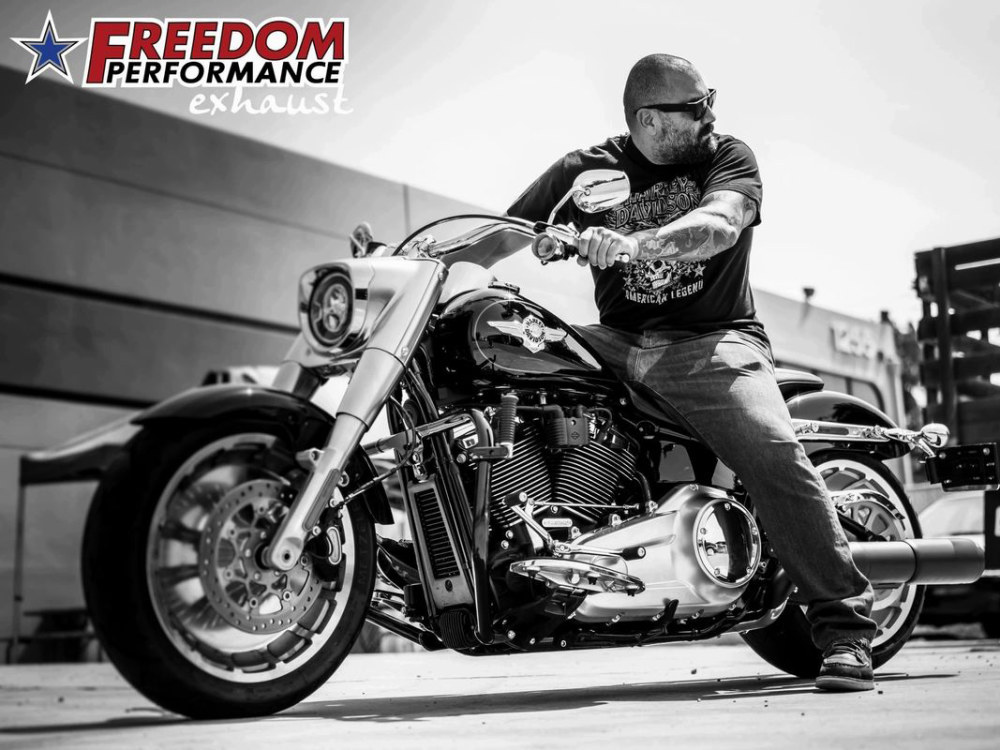4.5in. Two-Step Trual Dual Exhaust - Black with Pitch Black End Caps. Fits Softail Breakout & Fatboy 2018up with 240 Tyre. FREEDOM PERFORMANCE EXHAUST - Image 2