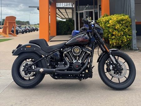 2-into-1 LaneSplitter Exhaust - Black Onyx. Fits Softail 2018up Non-240 Rear Tyre Models. SP Concepts EXHAUST