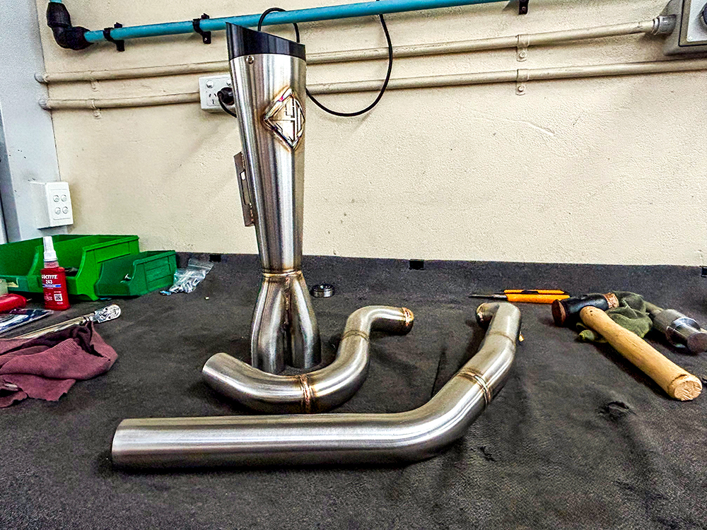 2-into-1 Cutback Exhaust - Stainless Steel with Black End Cap. Fits Dyna 2006-2017 SP Concepts EXHAUST - Image 4